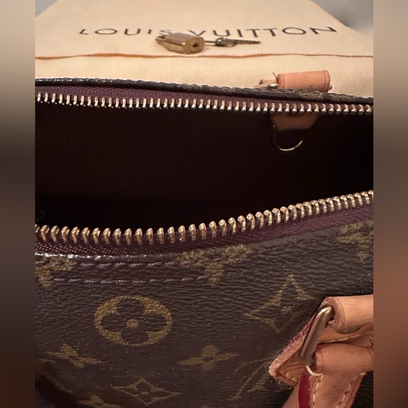 Louis Vuitton
Speedy 30 bag
2013 Collection - Picture 2 of 7